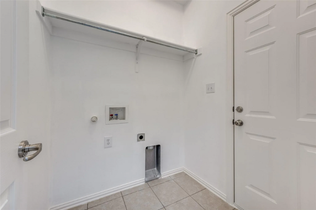 Building Photo - 1610 Poinsettia Blvd