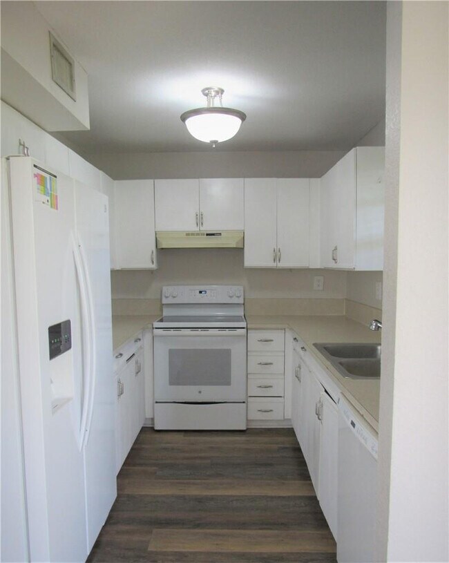 Building Photo - 5240 SW 121st Ave