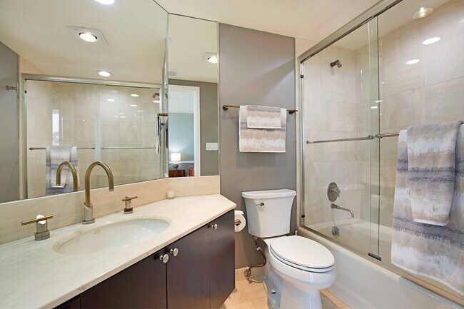 Building Photo - 2401 N Ocean Blvd