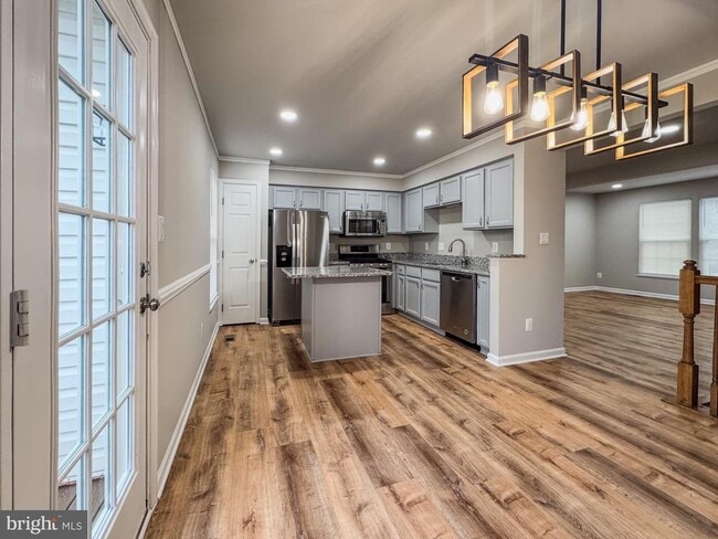 Building Photo - 6337 Littlefield Ct