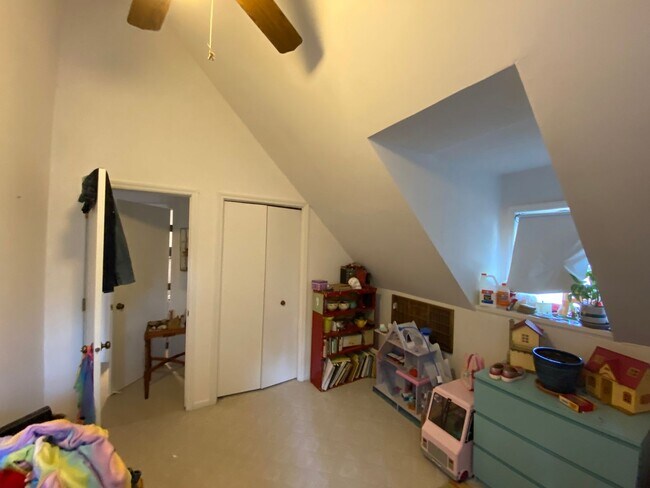 Building Photo - 462 Holly Ave