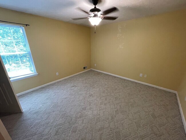 Building Photo - 3914 Stone Hollow Dr