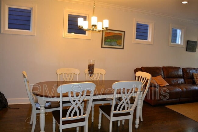 Building Photo - 828 N Duval St