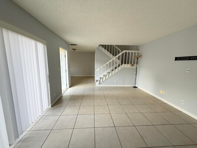 Building Photo - 731 Springdale Cir