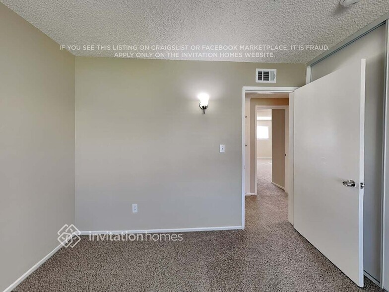 Building Photo - 2619 W Maple St