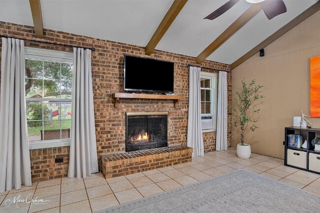 Building Photo - 7440 Camelback Dr