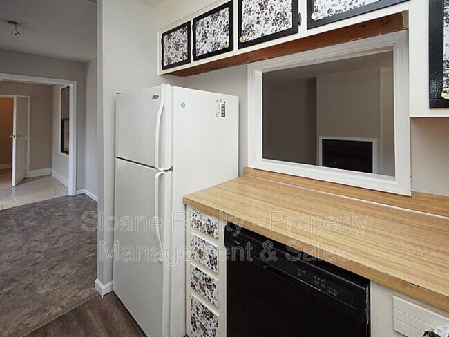 Building Photo - 204 A Miami St