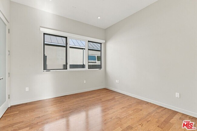 Building Photo - 744 Marine St