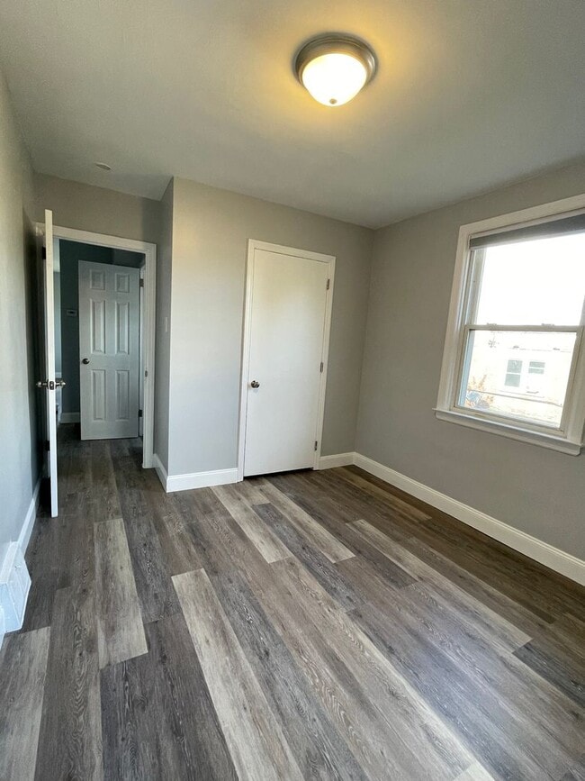 Building Photo - 121 N 16th St