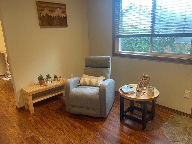 Building Photo - Lovely Single Level Holmes Harbor Home!
