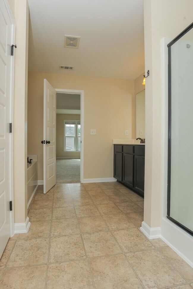 Building Photo - The Landing at Mill Creek community!  Washer / Dryer included