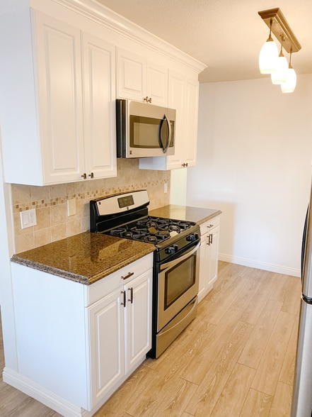 Primary Photo - 3111 Mace Ave