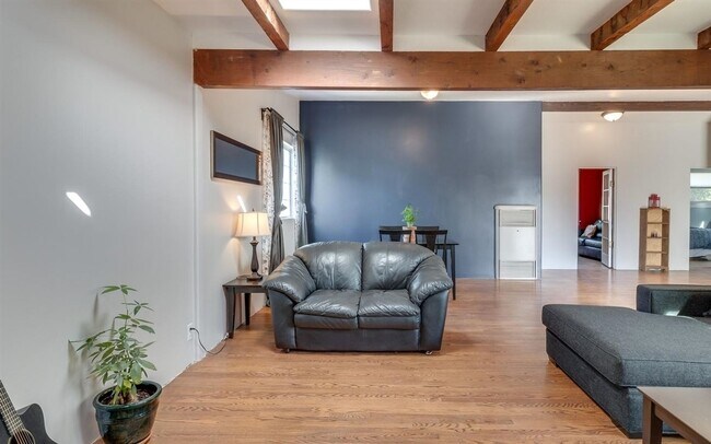 Building Photo - 352 Bonito Ave