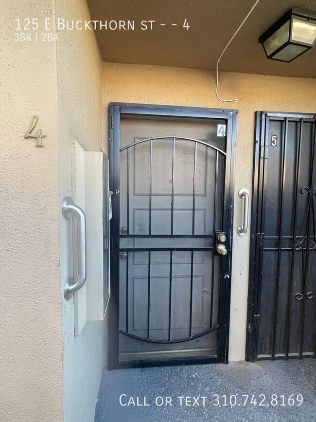 Building Photo - 125 E Buckthorn St