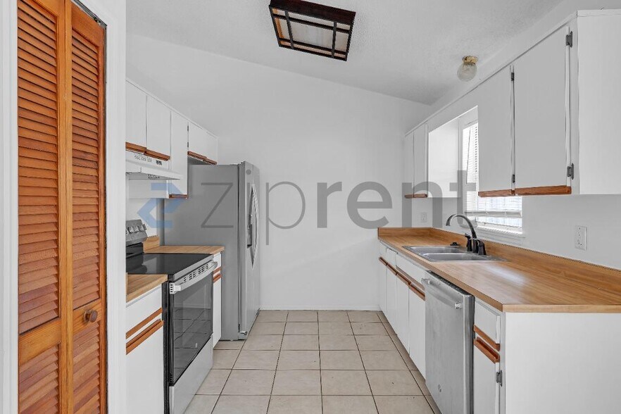Building Photo - 5131 Kati Lynn Dr