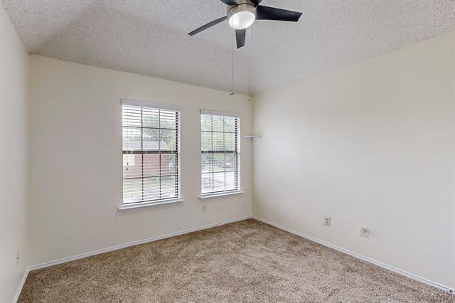 Building Photo - 719 Woodlake Dr