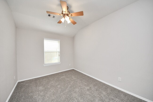 Building Photo - 21823 Wildcroft Dr