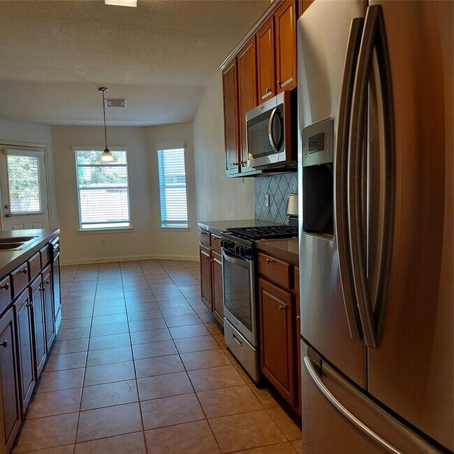 Building Photo - 1909 Roaring Springs Dr