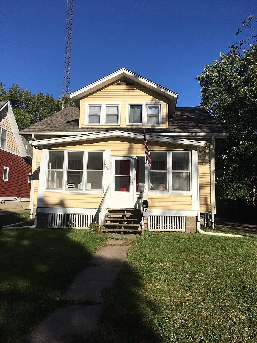 Front of house - 670 S Governor St