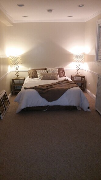 Primary bedroom - 4149 N Marmora Ave
