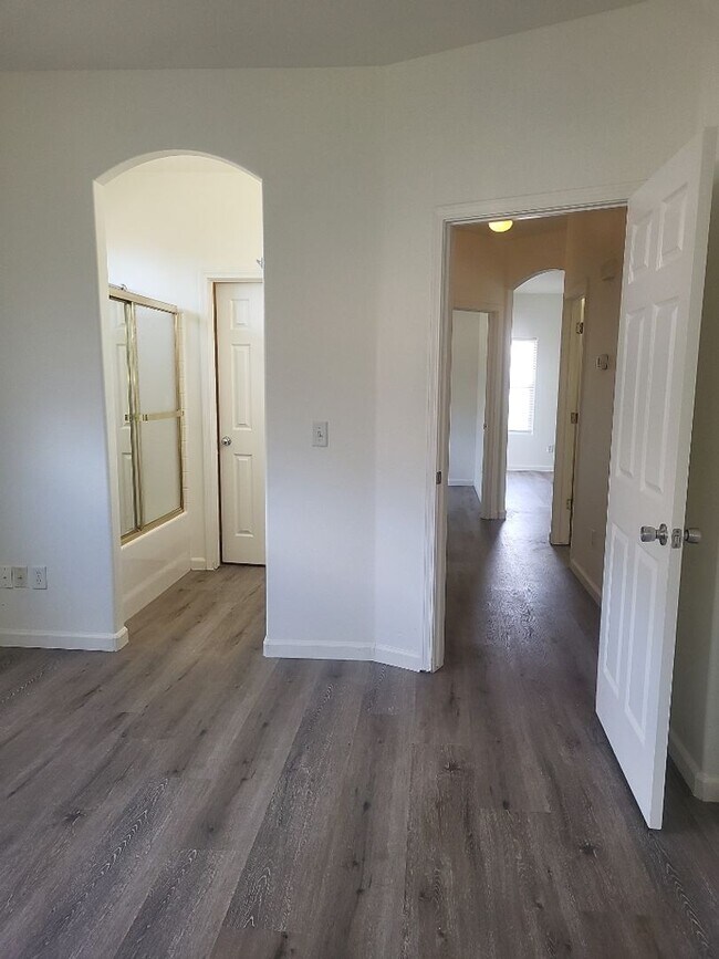 Building Photo - 9955 Sandhaven Ct
