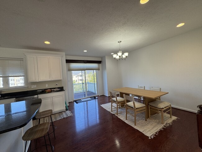 Building Photo - 3339 Sun Ct