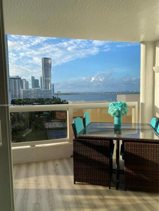 Building Photo - 1717 N Bayshore Dr
