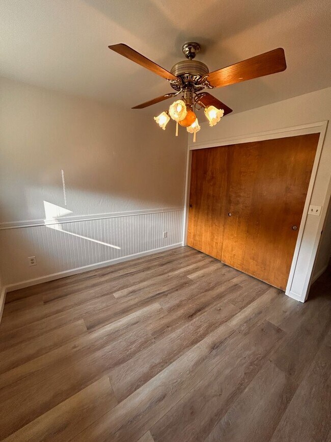 Building Photo - Cute Condo for Rent in Visalia!