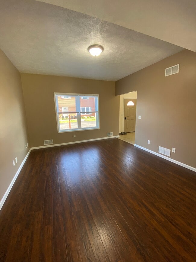 Building Photo - 204 Betsinger Rd