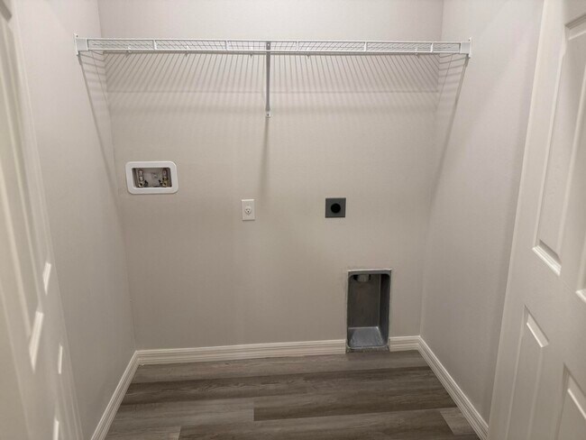 Building Photo - 12901 SW Forli Wy