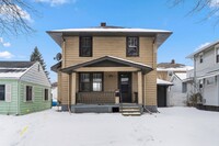 Building Photo - New 2 bedroom house listing!