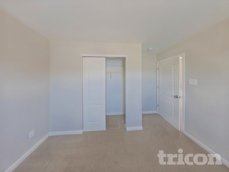 Building Photo - 806 Littleton Dr