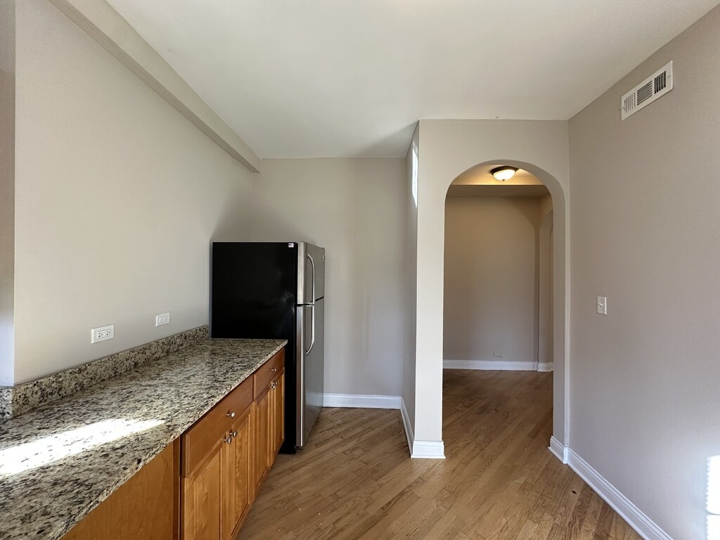 Building Photo - 901 Green Bay Rd