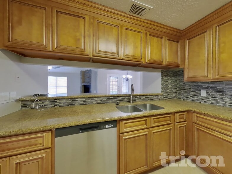 Building Photo - 16006 Camino Del Sol Dr