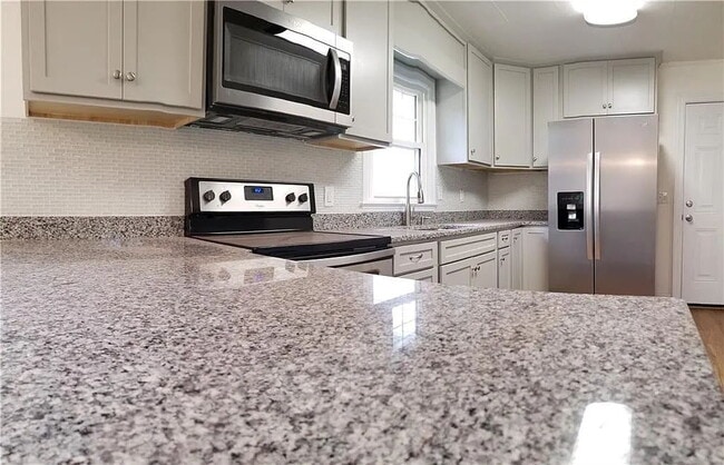 Building Photo - 3 Bedroom Renovated Ranch Style Home in Seneca - REDUCED