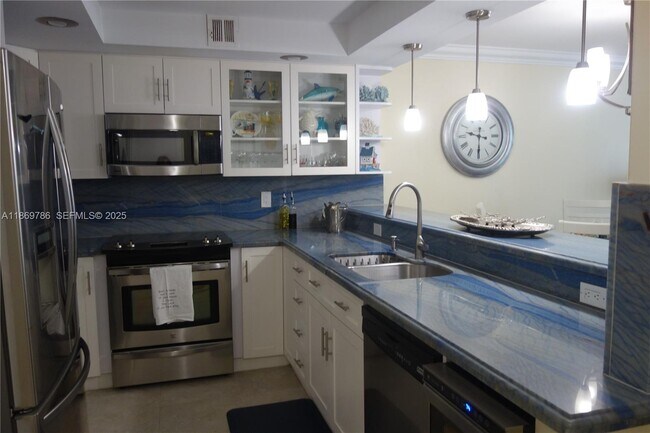 Building Photo - 5701 Collins Ave