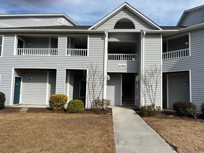 Building Photo - RENT SPECAIL*** $1495.Breezewood Condo, 2 Brd/2bath Screen Porch! LVP wood flooring, Center of Wi...