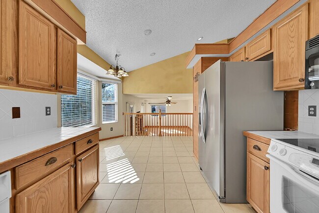 Building Photo - $2,395.00 - 4 Bedrooms, 3.5 Bathrooms, Sin...