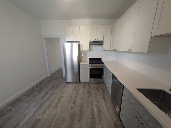 Building Photo - 632