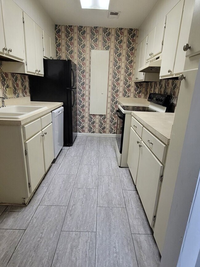 Building Photo - 1704 Ashford Ln