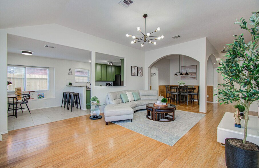 Building Photo - 7211 Crescent Mills Dr