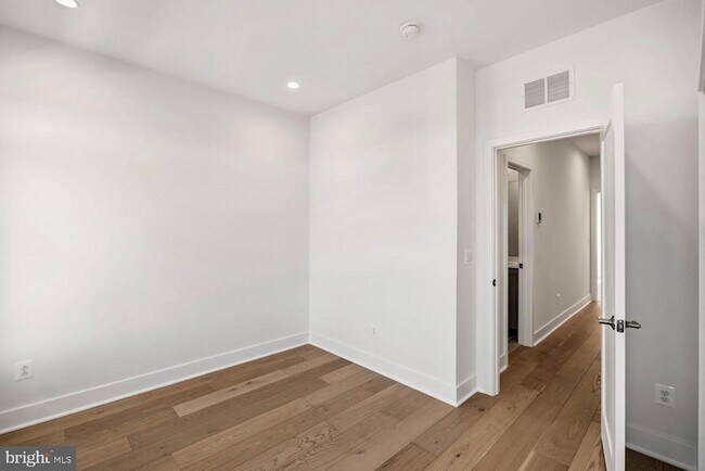 Building Photo - 2607 1st St NW