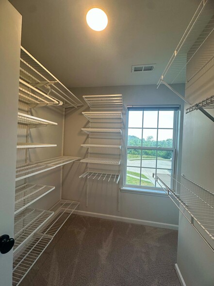 Master Walk-in Closet - 3381 Arbor Gardens Ct