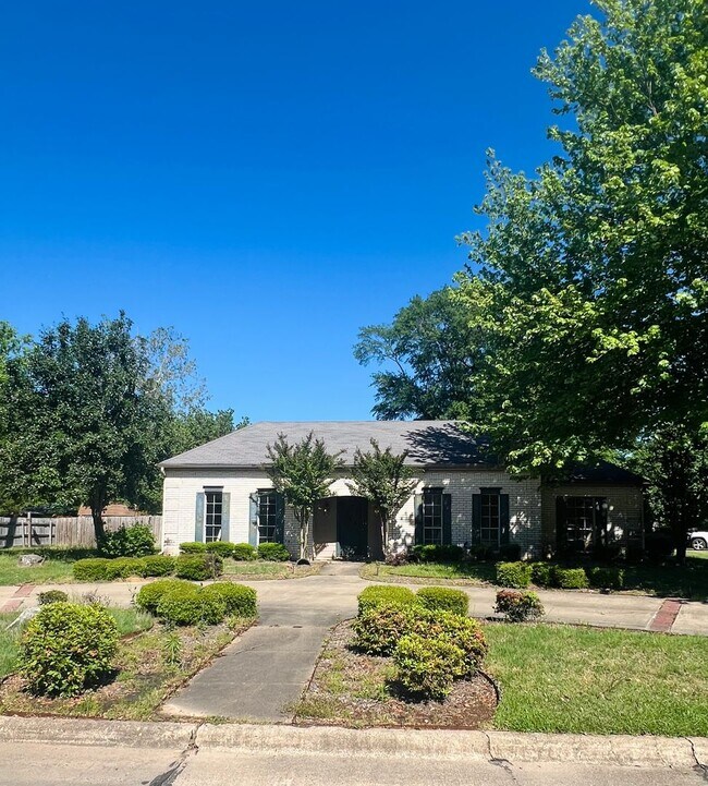 Building Photo - 4 Bedroom Home for Rent!