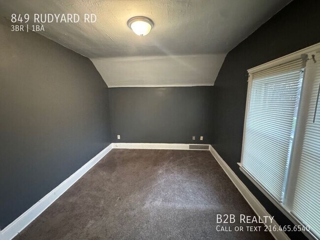 Building Photo - 849 Rudyard Rd