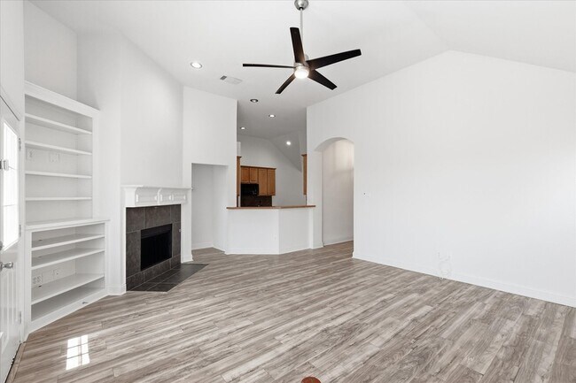 Building Photo - 567 Southridge Way