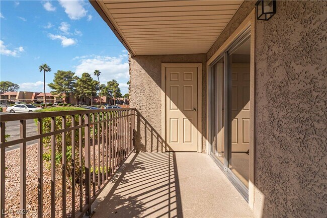 Building Photo - 5060 Indian River Dr