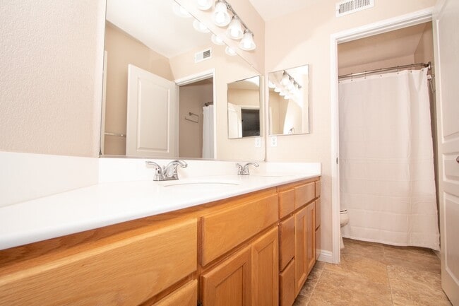 Building Photo - Elegant 4 Bed / 3 Bath House in Twin Oaks Valley Ranch/ San Marcos!