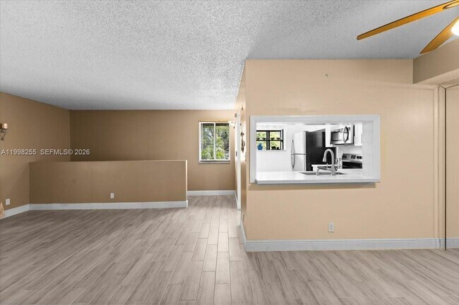 Building Photo - 3047 N Oakland Forest Dr