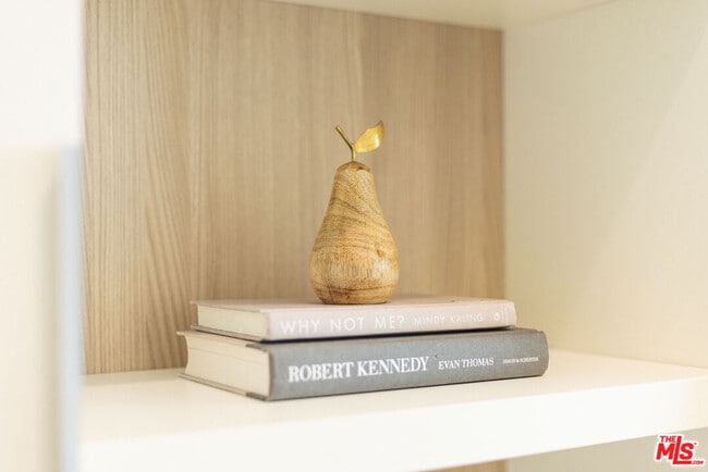 Building Photo - 1313 Ocean Front Walk